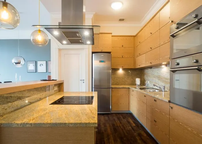 Majestic -150m2 With Iconic Market Square View As R506 *