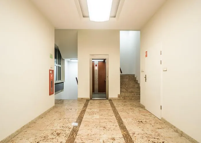 Majestic -150m2 With Iconic Market Square View As R506