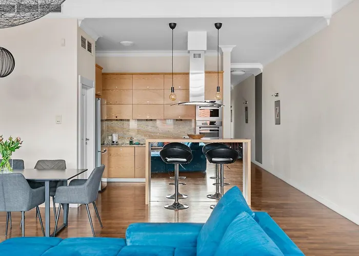 Majestic -150m2 With Iconic Market Square View As R506 *