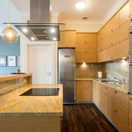 Majestic -150m2 With Iconic Market Square View As R506 *