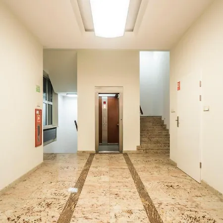 Majestic -150m2 With Iconic Market Square View As R506